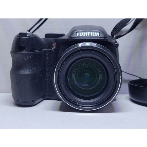 Fujifilm FinePix S2000HD 10MP Digital Camera with Batteries & Card. No. 8U064803